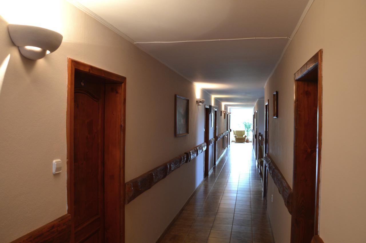 Pod Hradom Restaurant & Pension Topolcany Exterior photo